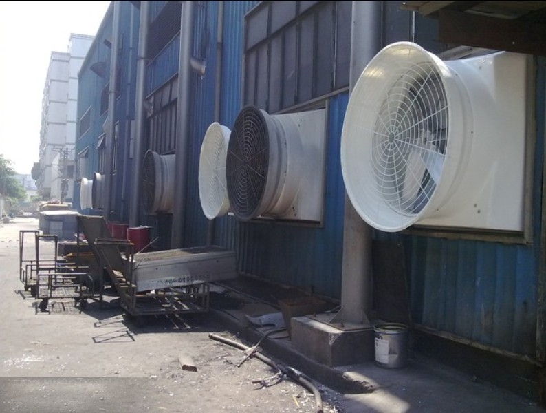 Suction fan installed in the injection molding workshop